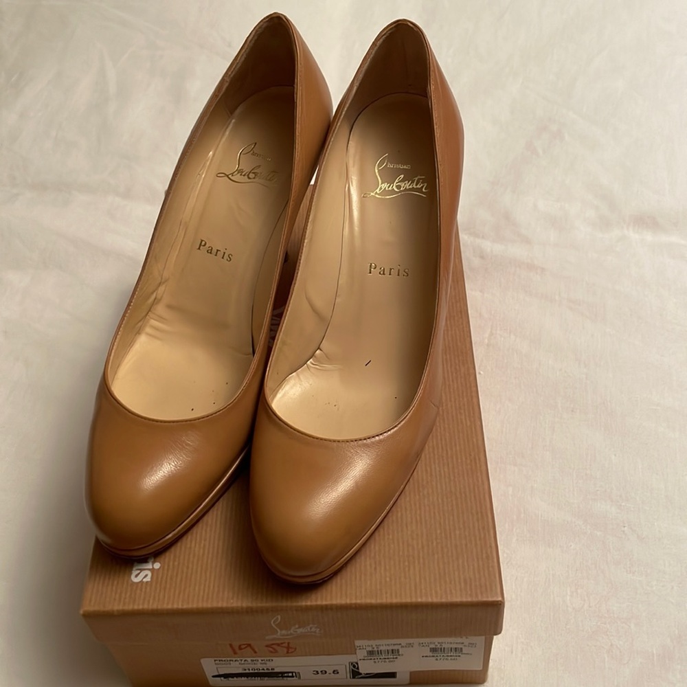 Christian Louboutin nude pumps